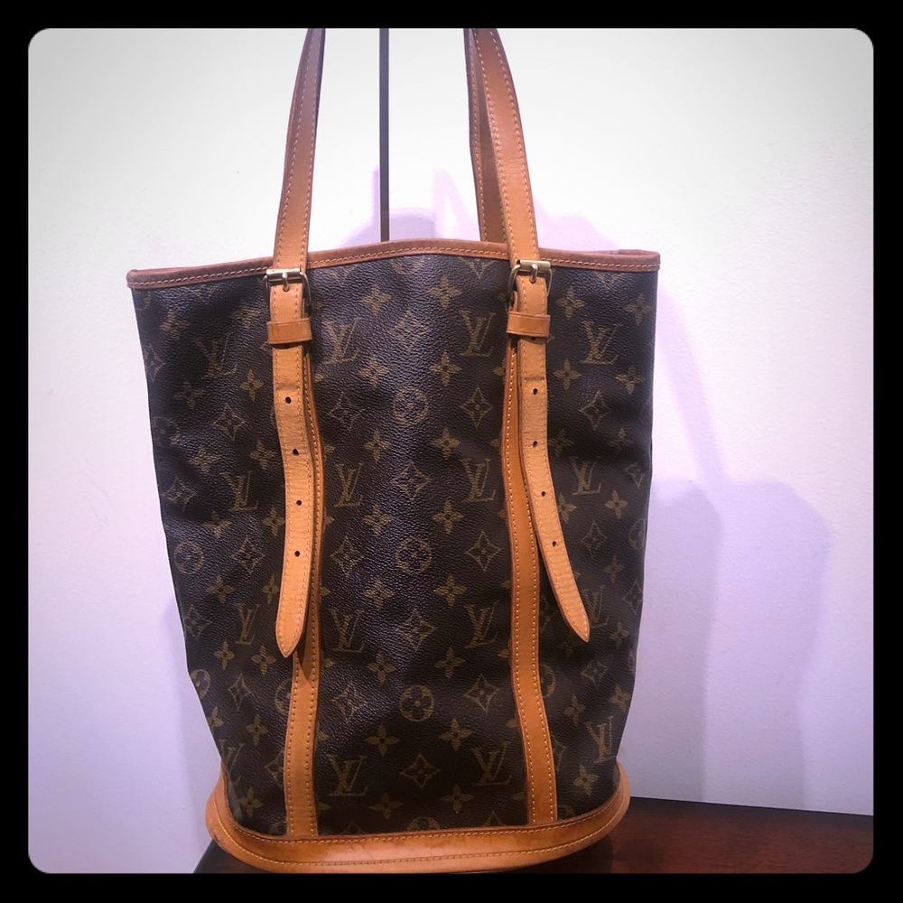 🔥Authentic Louis Vuitton GM Bucket Bag🔥